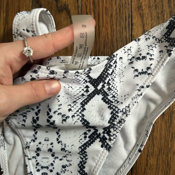 Bikini set - Picture 3 of 4